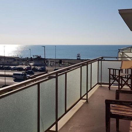 Sea View Apartment ลิโด ดิ ออสเตีย ภายนอก รูปภาพ