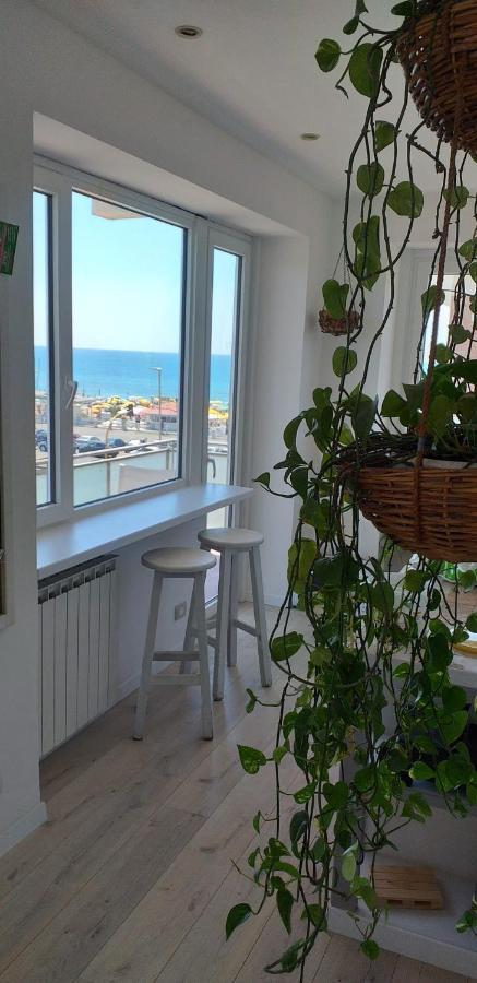 Sea View Apartment ลิโด ดิ ออสเตีย ภายนอก รูปภาพ
