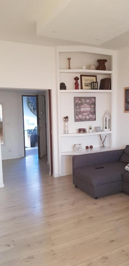 Sea View Apartment ลิโด ดิ ออสเตีย ภายนอก รูปภาพ